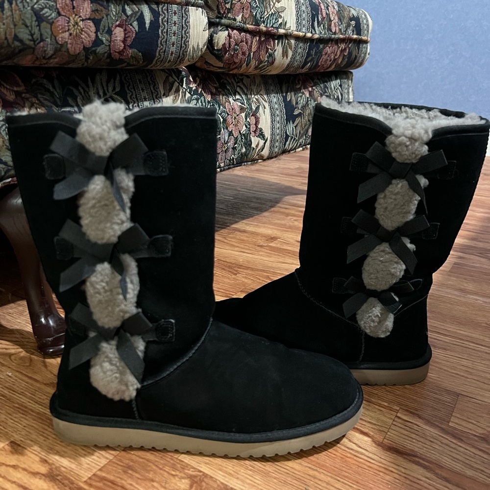 KOOLABURRA BY UGG- WOMENS BOOTS BLACK AND GRAY WITH BOWS SIZE 10 EU 41